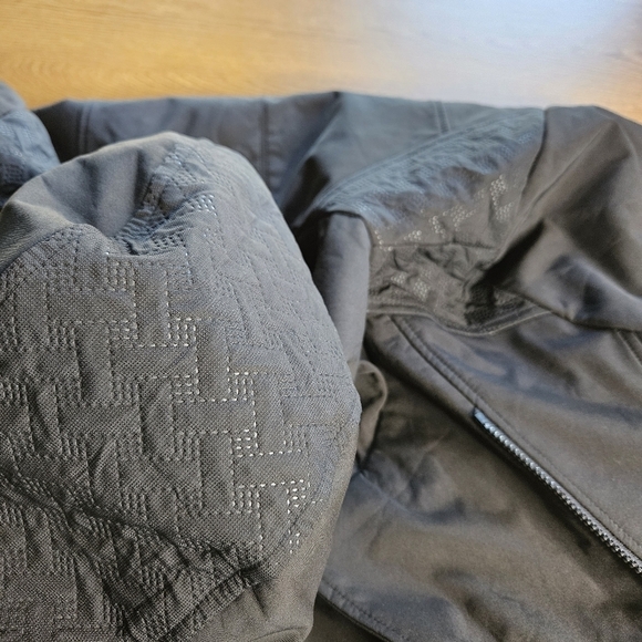 Liz Claiborne Outerwear black jacket w/ hood, fleece lining, fleece sleeve cuff - Picture 10 of 11